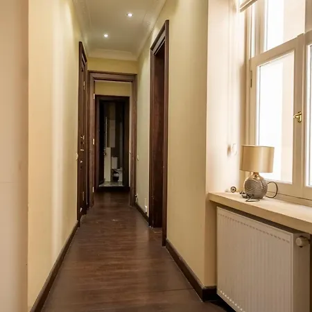 Stylish Flat, 3br, 2ba