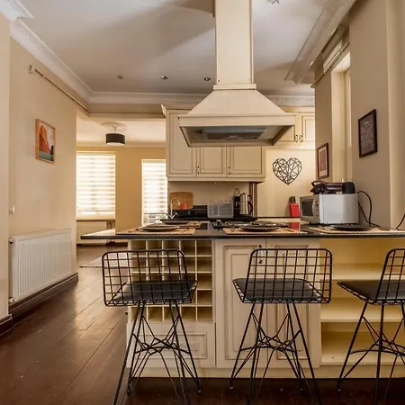 Stylish Flat, 3br, 2ba * Istanbul