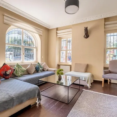 Stylish Flat, 3br, 2ba Apartment
