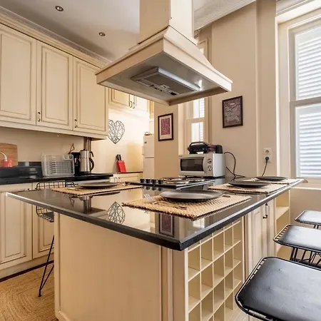 Stylish Flat, 3br, 2ba