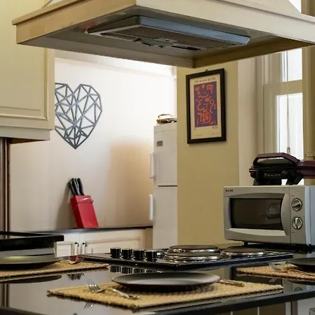 Stylish Flat, 3br, 2ba Apartment *