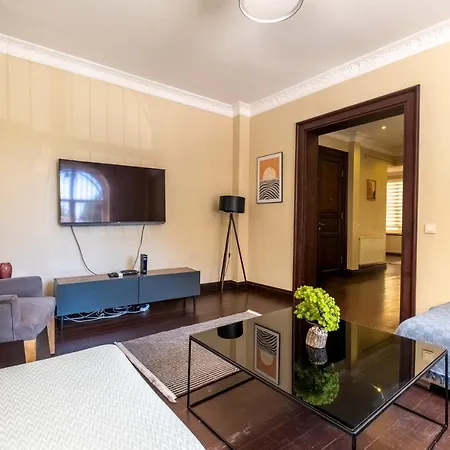 Stylish Flat, 3br, 2ba