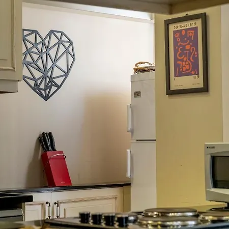 Apartment Stylish Flat, 3br, 2ba Istanbul