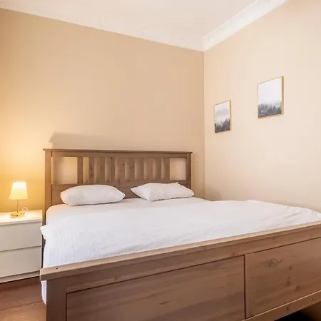 Stylish Flat, 3br, 2ba *