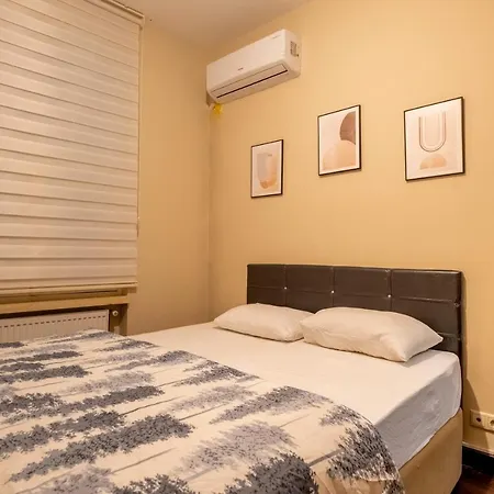 Stylish Flat, 3br, 2ba *